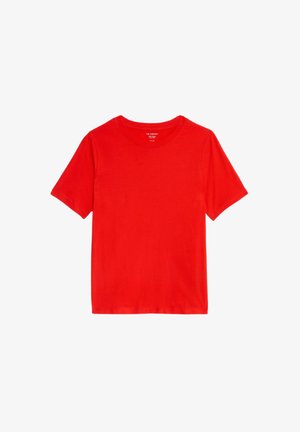 T-shirt rouge en coton à manches courtes avec un col ras du cou, texture lisse et design simple. Pas de motifs ni d'ornements.