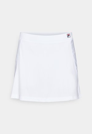 Hvit idrettsminiskjørt med glatt, elastisk stoff, flagrende design, og en liten logoetikett på midjebåndet.