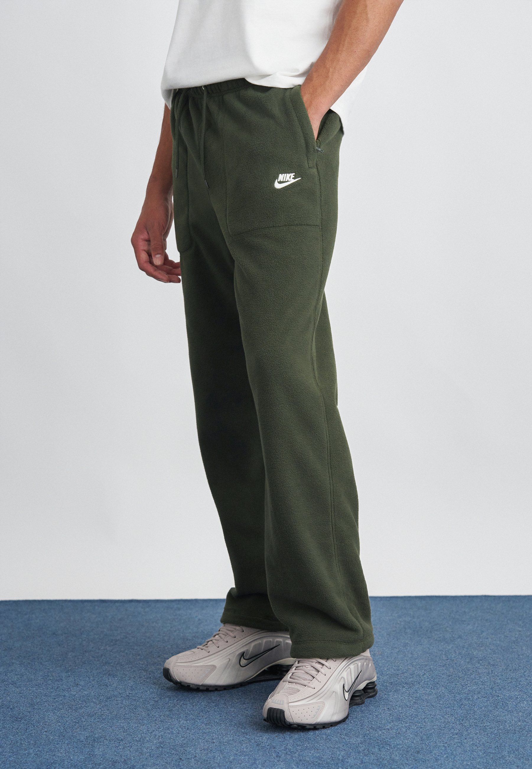 nike closed bottom sweatpants