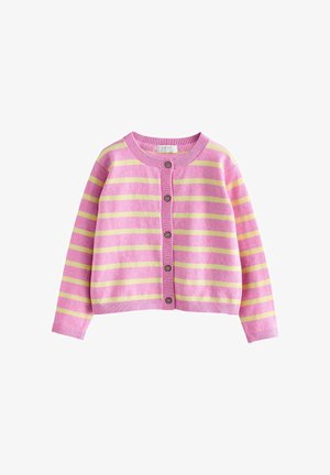 Rózsaszín és világos sárga csíkos, gombos kardigán hosszú ujjakkal és kerek nyakkivágással, fehér háttér előtt laposan elhelyezve.