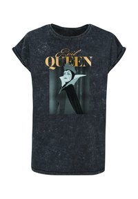 Černé tričko s minerálním omýtím a ohrnutými rukávy, na kterém je ilustrace postavy a text "Evil QUEEN" ve zlaté barvě.