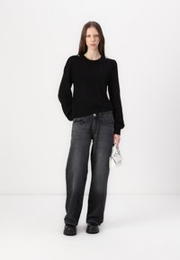 JDY JDYELANORA O NECK BUTTON - Maglione - black