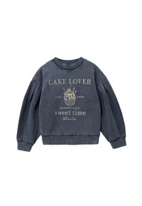 Sudadera azul oscuro con mangas largas abullonadas, que presenta el texto "Amante del pastel" y un gráfico de cupcake con cerezas y el eslogan "Tiempo dulce".