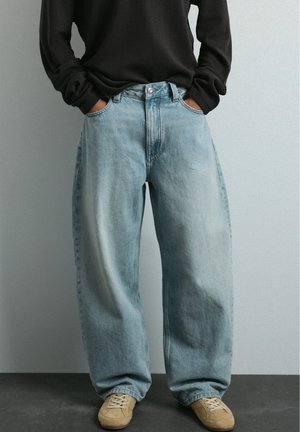 PULL&BEAR, BALLOON - BAGGY JEANS - Jean baggy - blue denim