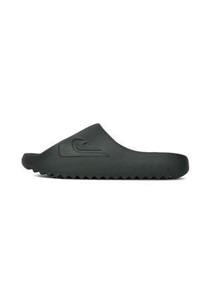 Sort slip-on sandal med tekstureret sål og hævet logo på siden, designet til afslappet eller vandbrug.