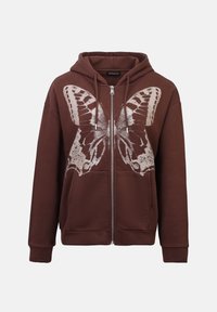 Brūns rāvējslēdzēja džemperis ar kapuci un lielu sudraba tauriņa grafiku priekšpusē. Aprīkots ar aukliņu kapuci un ribotām aprocēm. Mīksta auduma tekstūra.