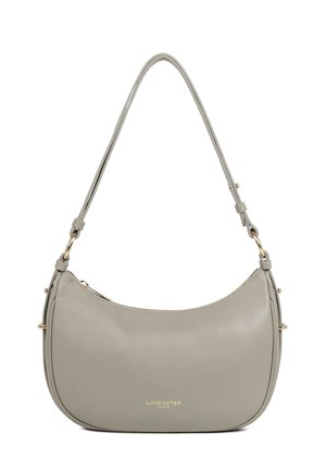 Klein grijs leren schoudertasje met gebogen vorm, verstelbare riem, goudkleurige hardware en "Lancaster Paris"-logo in het midden aan de voorkant.