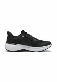 Zwarte sportieve sneaker met een textuur van mesh bovenkant, vetersluiting en een gewatteerde witte tussenzool. Beschikt over een ronde neus en een minimalistisch ontwerp.