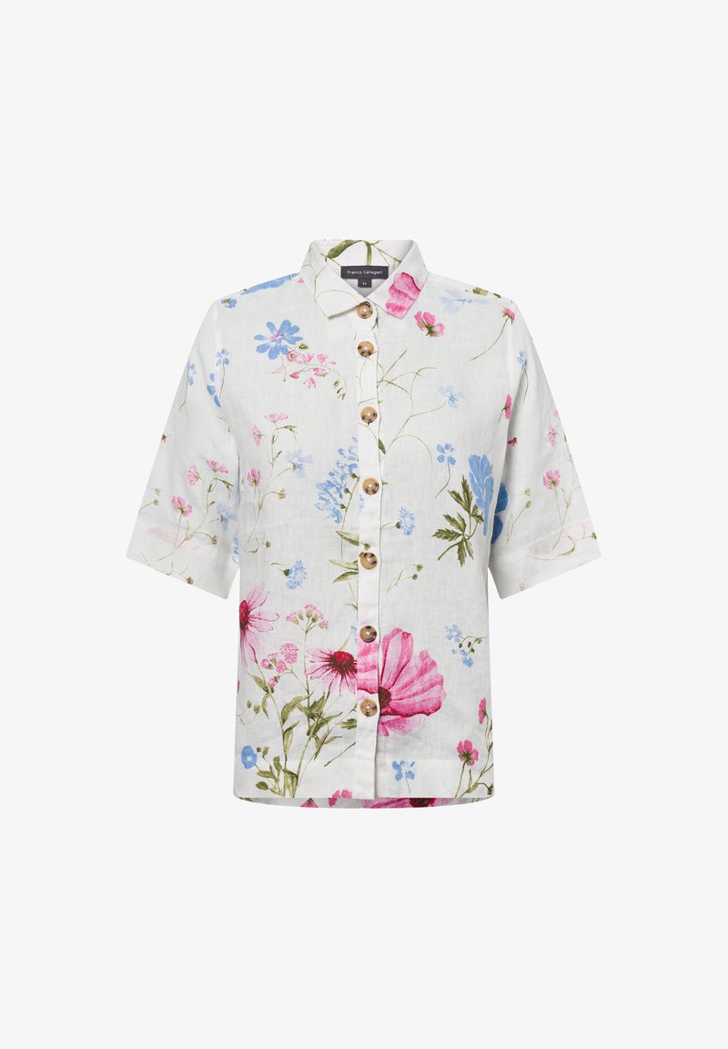 Bloemige kortemouwen overhemd van witte linnen met roze en blauwe bloempatronen, een knoopsluiting aan de voorkant en een kraag. Houten knopen accentueren de sluiting.