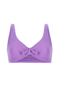 Fioletowy biustonosz z materiału o teksturowanym wzorze w zygzak, z szerokimi ramiączkami i detalem w postaci kokardy na środku. Materiał wygląda na elastyczny i miękki.