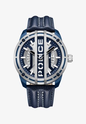 Reloj con correa de cuero azul, caja metálica plateada, esfera azul audaz, marcadores de hora prominentes y el logo "POLICE" en el frente.