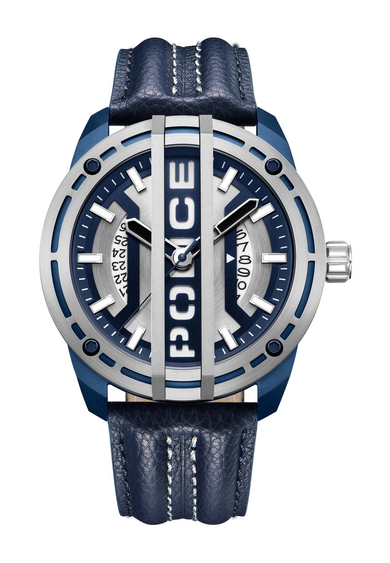 Modra usnjena ura s kovinskim srebrnim ohišjem, izrazitim modrim številčnikom, vidnimi številkami ur ter logotipom "POLICE" prek obraza.