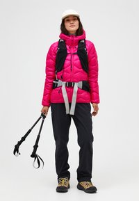 Peak Performance HELIUM HOOD - Pūkinė striukė - hellpink