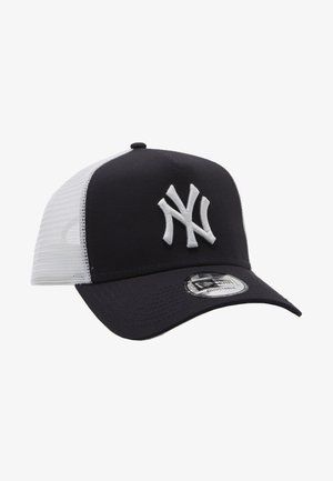 Mustvalge pesapalli kork, mis on valmistatud kangast ja millel on võrkkübar, sisaldab esiosas tugevdatud logo ja hasartlik sulgemine.