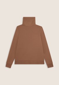Felpa marrone a maniche lunghe con collo alto realizzata in tessuto morbido con colletto texturizzato. Presenta una vestibilità rilassata e polsi e orlo ribattuti.