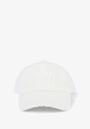 Cappello con texture in pelliccia bianca, caratterizzato da un logo "FY" ricamato sul davanti. Bolla arrotondata e chiusura posteriore regolabile.
