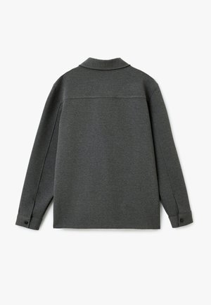 Graue Jacke mit Kragen und langen Ärmeln, die eine glatte Textur und knöpfbare Manschetten aufweist. Sie ist im minimalistischen Stil mit einem geraden Schnitt entworfen.