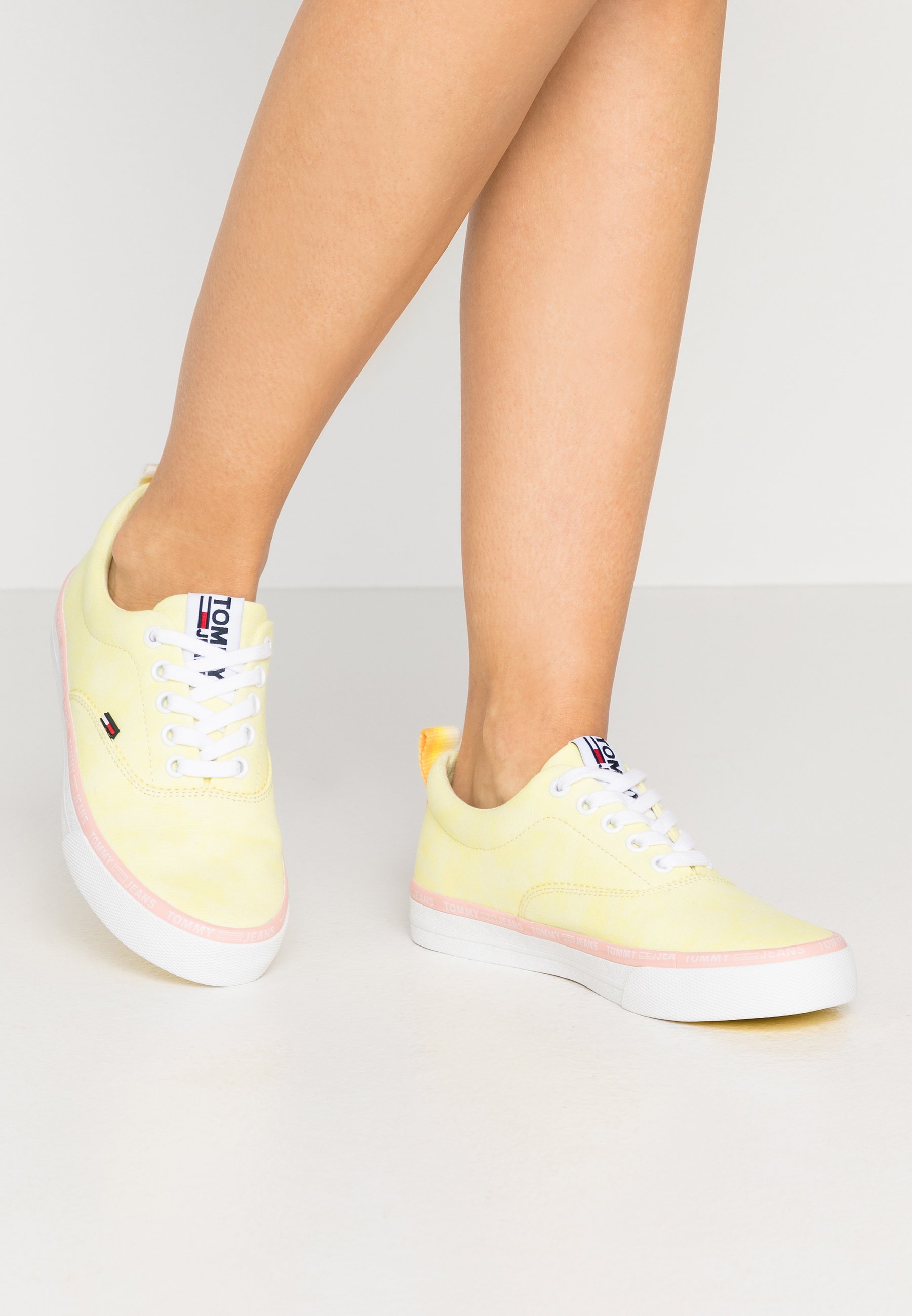 Tommy Jeans LACE UP - Sneakers laag - lemon/Lichtgeel - Zalando.nl