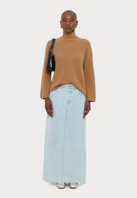 KNITID OVERSIZED ROLL NECK - Svetr - chestnut
