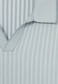 Reiss REGULAR FIT - LANCASTER OPEN-COLLAR TEXTURED  - Poloshirts - soft blue white