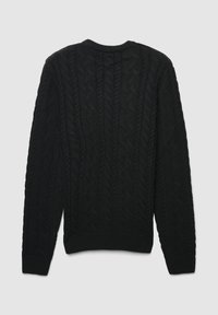 Schwarzer Strickpullover mit Zopfmuster, rundem Halsausschnitt und gerippten Bündchen und Saum. Weiche Textur mit langen Ärmeln.