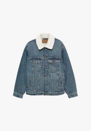 Veste en denim avec un col en peau lainée, couleur bleu clair, dotée de poches poitrine, de boutons sur le devant et d'une coupe décontractée avec des détails cousus.