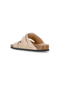 Sandalia deslizante de color beige claro con dos cintas anchas, detalles metálicos, una plantilla contorneada de corcho y una suela de goma negra texturizada.