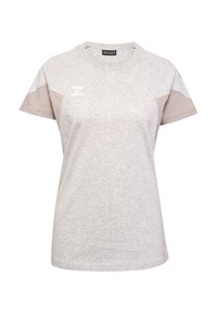 Grå t-shirt lavet af en blanding af bomuldsstof med korte ærmer, prydet med lyse taupe detaljer på skuldrene og et logo på brystet.