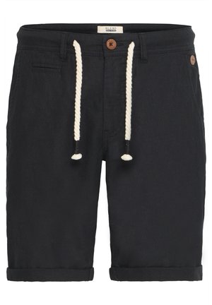 Pantaloni corti neri realizzati in tessuto leggero con chiusura a bottone e coulisse bianca. Presentano risvolti e tasche laterali.