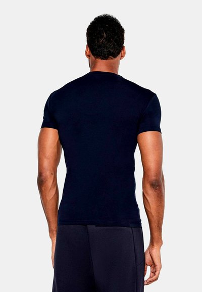 Černé tričko s krátkým rukávem z měkké tkaniny, úzký střih, s hladkou strukturou a klasickým kulatým výstřihem.