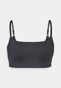 Bralette negro con un diseño sin costuras, tirantes finos ajustables y una tela suave y texturizada para mayor comodidad y soporte.