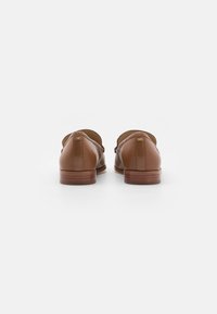 MICHAEL Michael Kors CARLSON LOAFER - Mokasīni - brown