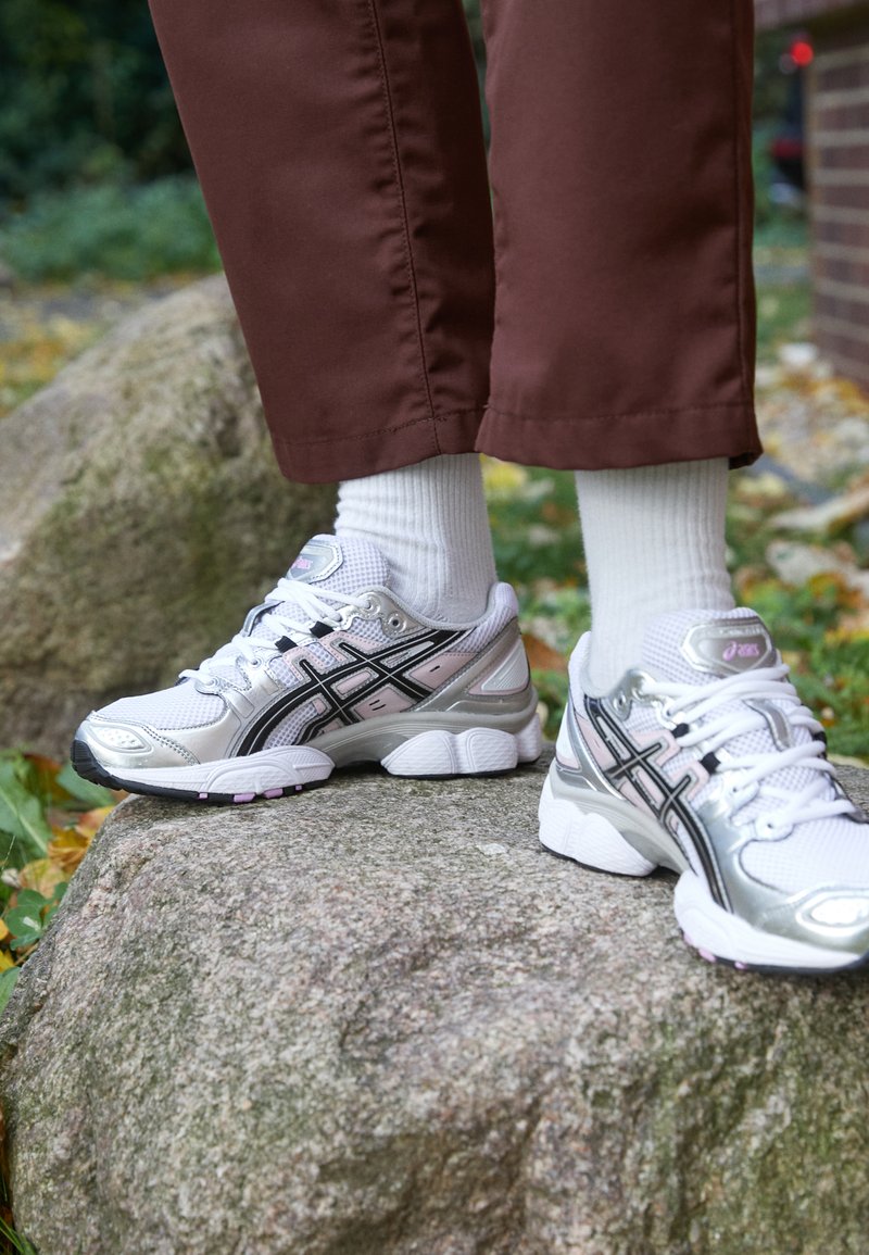 asics sport style