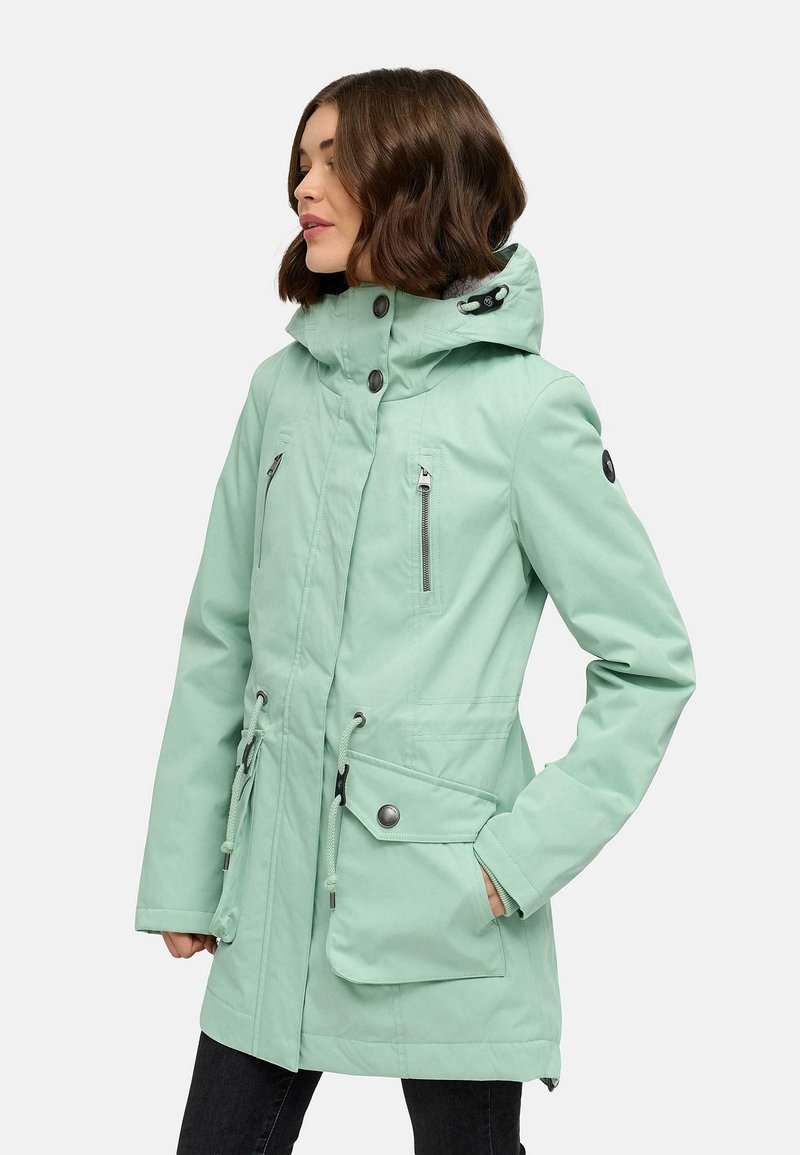 Svetlo mint zelena parka s kapuco, ki ima zadrgo in gumbne zaklope, nastavljiv zavihek in več žepov. Gladek, vodoodporen material.