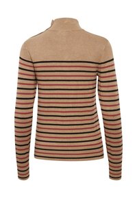 Pull beige à col roulé avec manches longues présentant des rayures horizontales noires et rouge foncé sur le dos et les bras.