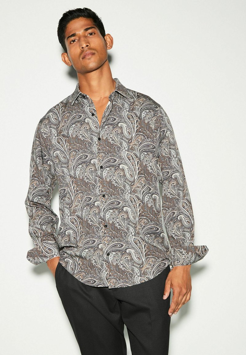 Next REGULAR FIT  - Ametlik pluus - black gold paisley