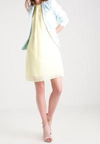 Dorothy Perkins Koktejlové šaty / šaty na párty - yellow