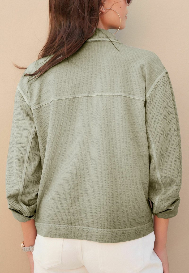 Next - TEXTURED UP - REGULAR FIT - Vasaras jaka - sage green, Palielināt