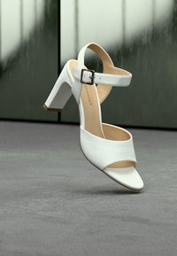 Επιλέχθηκε, white