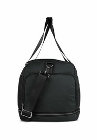 Bolsa de viaje de tela negra con textura suave, correa de hombro ajustable, bolsillo frontal y detalle en cremallera plateada. Forma compacta y rectangular.