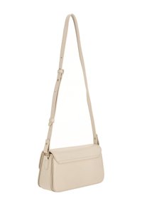 Bolso bandolera beige hecho de material sintético liso, con forma rectangular, correa ajustable y cierre con solapa.