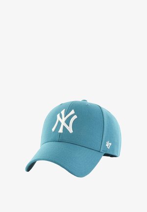 Blaues Baseballcap aus Stoff mit gebogenem Schirm. Mit einem weißen, gestickten New York-Logo auf der Vorderseite und einem kleinen '47'-Label.