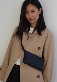 BALAGAN SHUK - Pikkulaukku - black