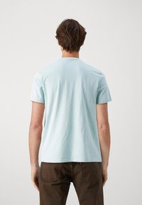 DRYKORN QUENTIN - Basic póló - green