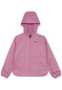 Veste coupe-vent Nike rose avec capuche, fermeture éclair complète, poches latérales, poignets élastiques et logo Nike en bleu sur la poitrine. Texture lisse.