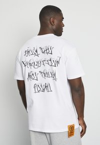 Forgotten Faces RADIANT LOGO  - Apdrukāts T-krekls - white