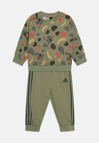 Nepasirinkta, tent green