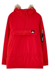 Giacca invernale rossa con cappuccio, rifinitura in pelliccia, tasca frontale a pattina, mezze cerniere e cerniere sulle maniche con marchio Pull&Bear.