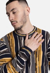 Redefined Rebel - Sweter