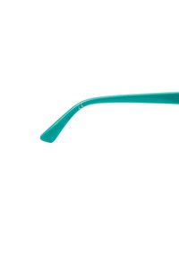 Turkusowe zauszniki okularów mają zakrzywiony kształt z błyszczącym wykończeniem. Małe oznaczenie CE widoczne blisko końcówki. Gładka faktura.